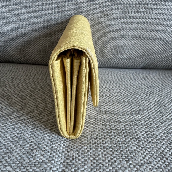 Rare/Like New Chanel Matelasse Yellow Iridescent Wallet - Picture 4 of 7
